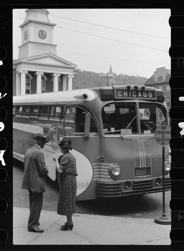 1940 bus for Chicago, Lewistown