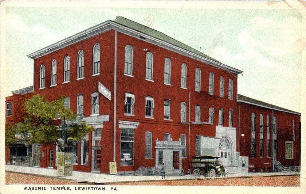 Masonic Temple, Lewistown (postcard)